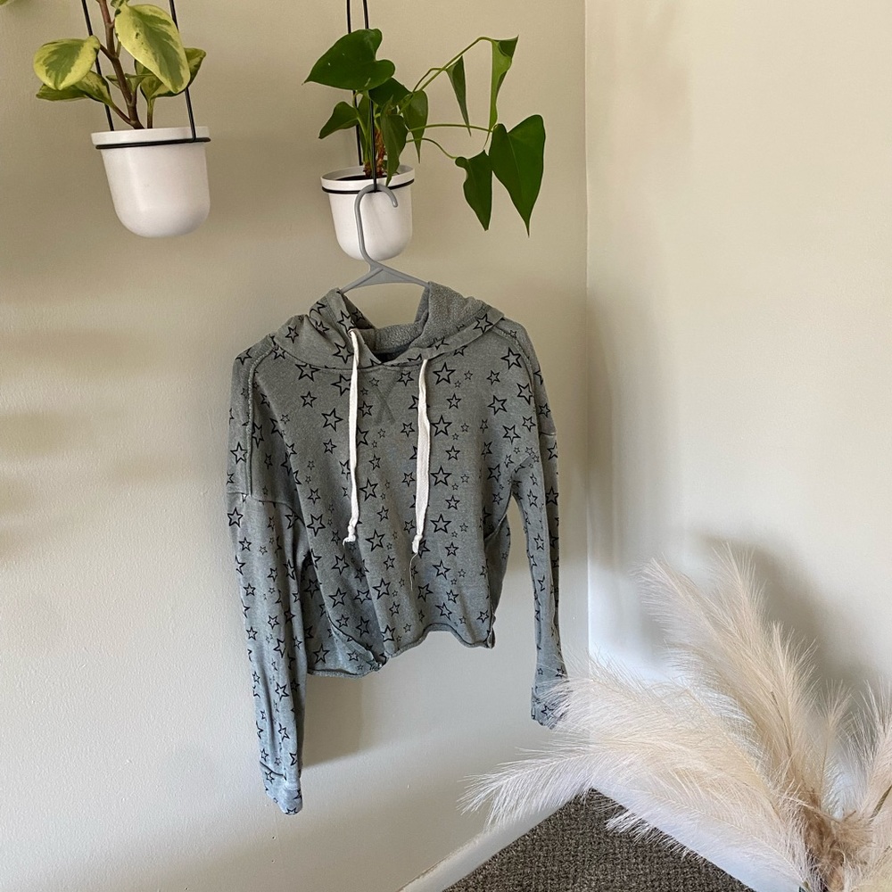 MV Sport cropped green star pullover hoodie. Size small.
